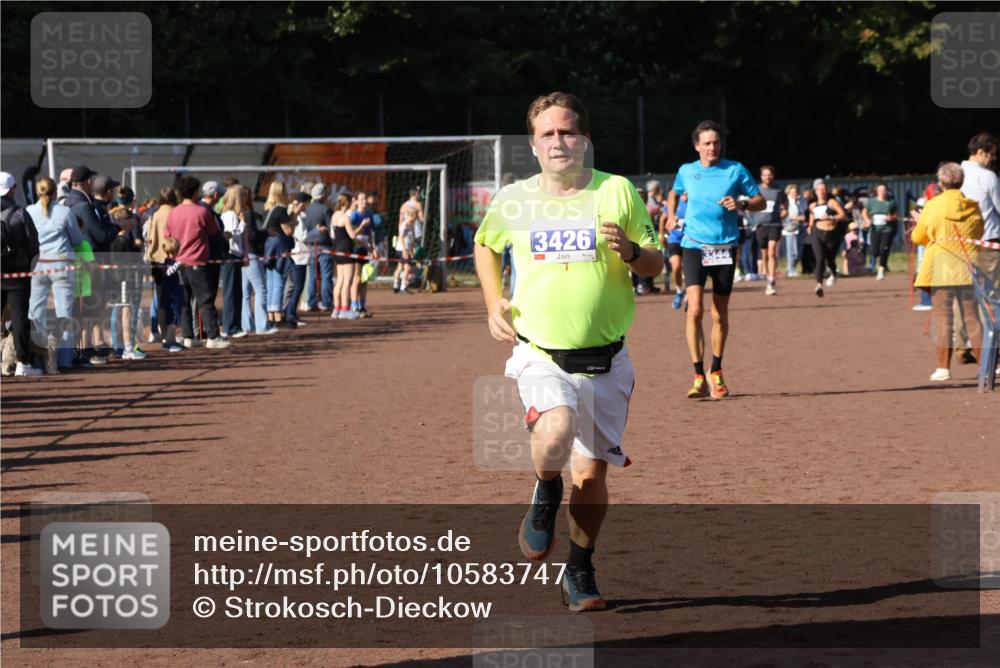 27.09.2026 - 35. Volkslauf durch das schöne Alstertal Strokosch-Dieckow http://msf.ph/oto/10583747 27.09.2026 11:23:11 Ziel 3344, 3426 meine-sportfotos.de