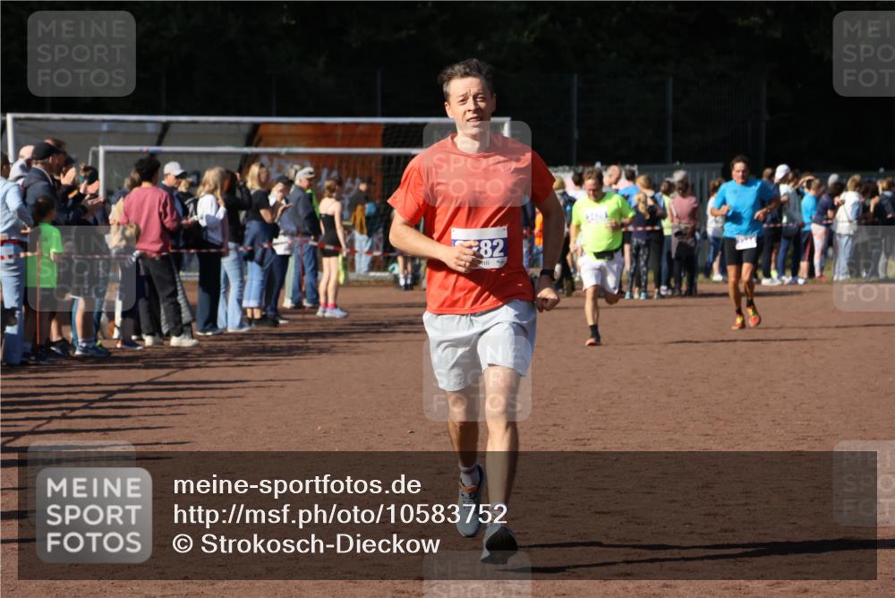 27.09.2026 - 35. Volkslauf durch das schöne Alstertal Strokosch-Dieckow http://msf.ph/oto/10583752 27.09.2026 11:23:04 Ziel 3282, 3426 meine-sportfotos.de
