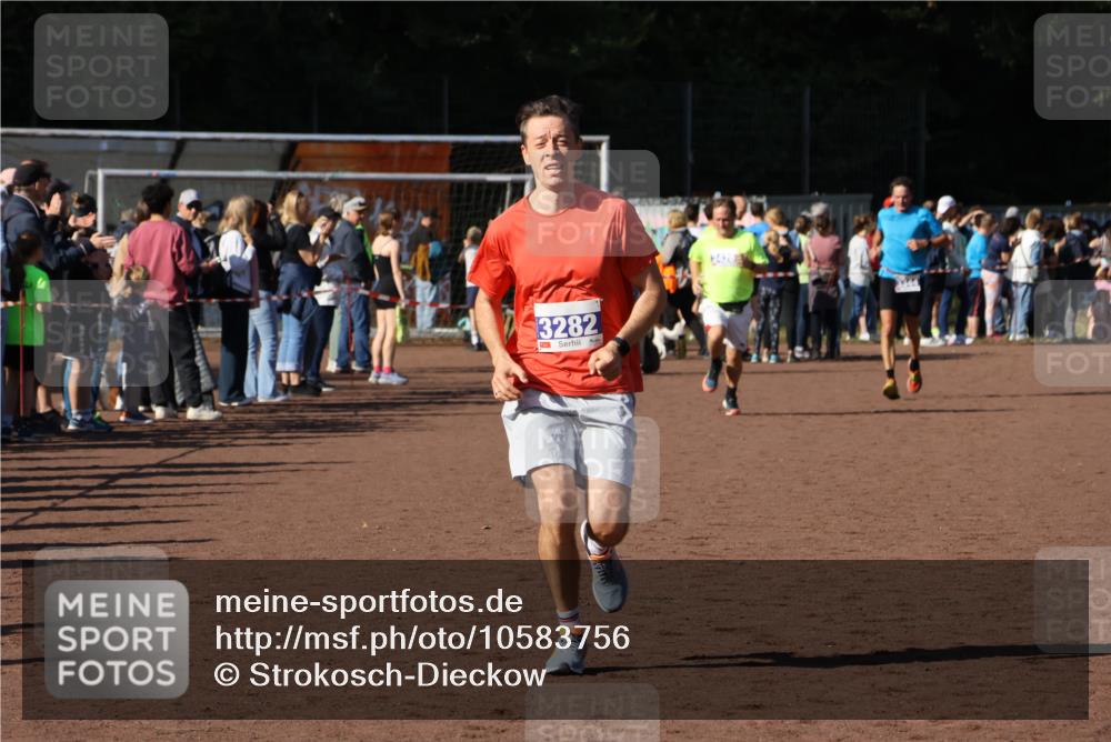 27.09.2026 - 35. Volkslauf durch das schöne Alstertal Strokosch-Dieckow http://msf.ph/oto/10583756 27.09.2026 11:23:04 Ziel 3282, 3426 meine-sportfotos.de