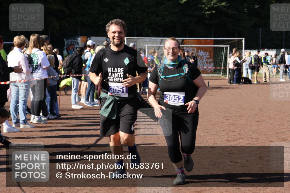 27.09.2026 - 35. Volkslauf durch das schöne Alstertal Strokosch-Dieckow http://msf.ph/oto/10583761 27.09.2026 11:42:52 Ziel 3051, 3052 meine-sportfotos.de