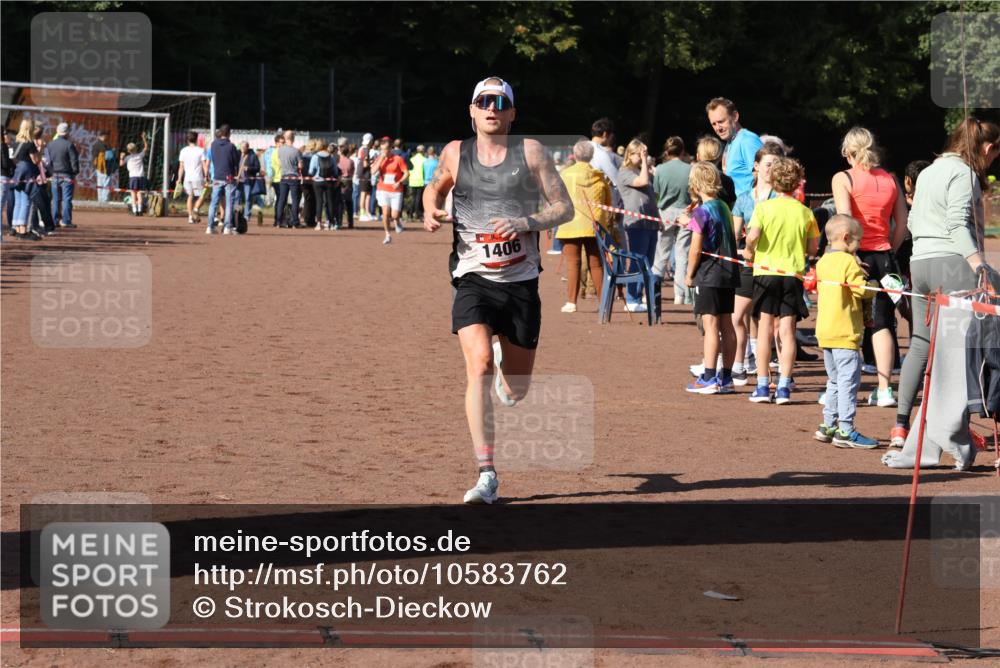 27.09.2026 - 35. Volkslauf durch das schöne Alstertal Strokosch-Dieckow http://msf.ph/oto/10583762 27.09.2026 11:22:53 Ziel 1406, 3185 meine-sportfotos.de