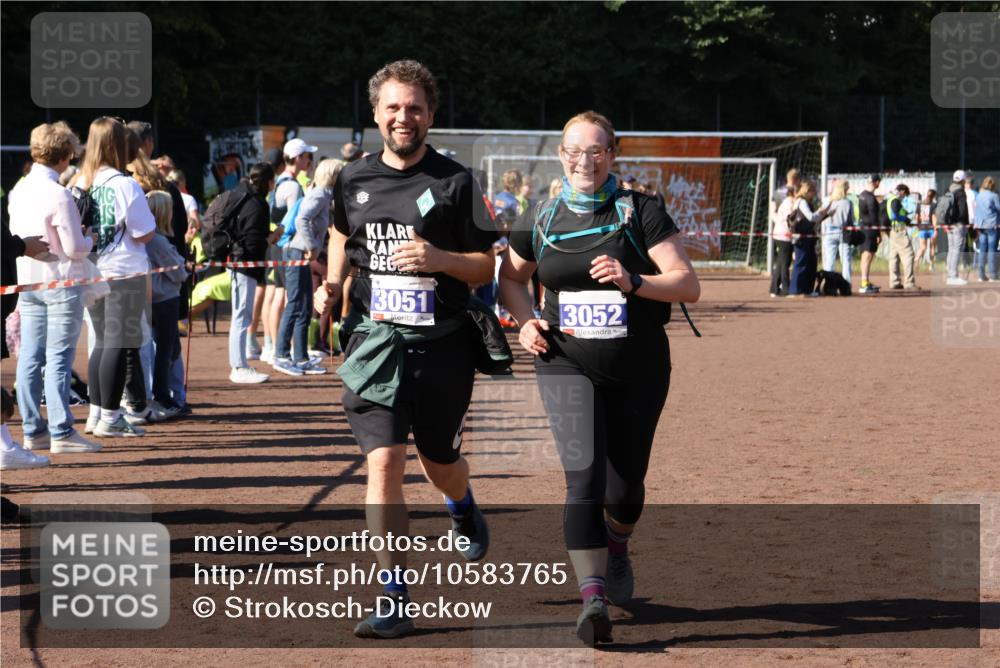 27.09.2026 - 35. Volkslauf durch das schöne Alstertal Strokosch-Dieckow http://msf.ph/oto/10583765 27.09.2026 11:42:52 Ziel 3051, 3052 meine-sportfotos.de