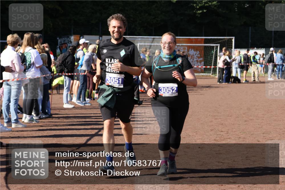 27.09.2026 - 35. Volkslauf durch das schöne Alstertal Strokosch-Dieckow http://msf.ph/oto/10583767 27.09.2026 11:42:52 Ziel 3051, 3052 meine-sportfotos.de