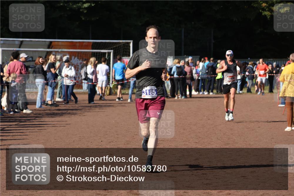 27.09.2026 - 35. Volkslauf durch das schöne Alstertal Strokosch-Dieckow http://msf.ph/oto/10583780 27.09.2026 11:22:49 Ziel 1406, 3185 meine-sportfotos.de