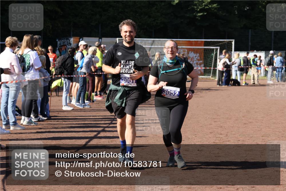 27.09.2026 - 35. Volkslauf durch das schöne Alstertal Strokosch-Dieckow http://msf.ph/oto/10583781 27.09.2026 11:42:52 Ziel 3051, 3052 meine-sportfotos.de