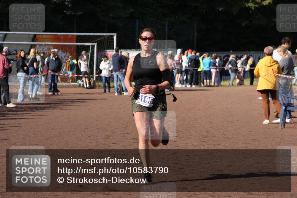 27.09.2026 - 35. Volkslauf durch das schöne Alstertal Strokosch-Dieckow http://msf.ph/oto/10583790 27.09.2026 11:22:34 Ziel 3195 meine-sportfotos.de