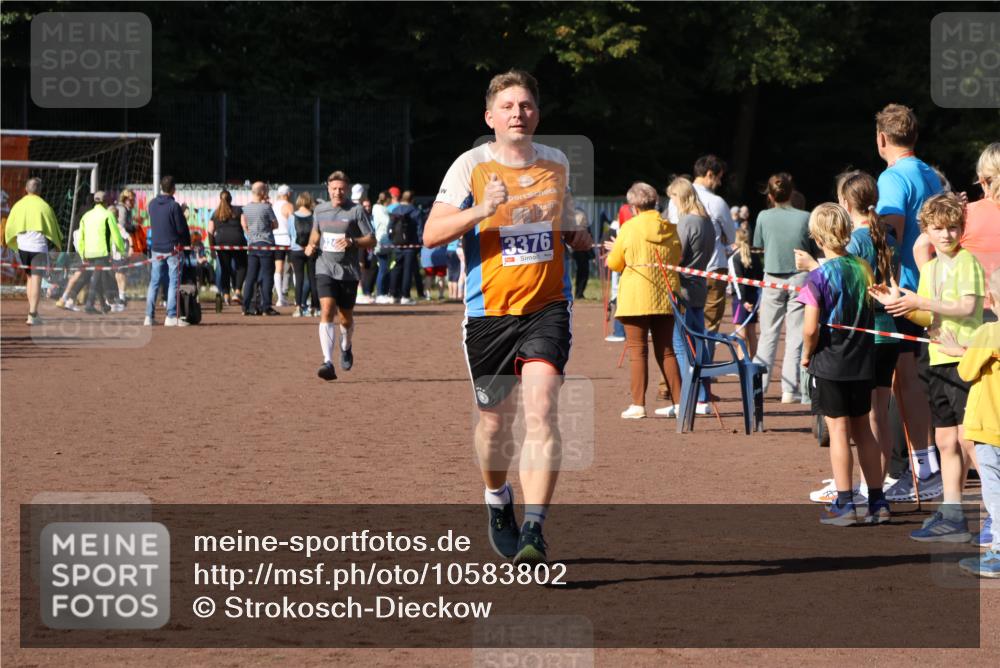 27.09.2026 - 35. Volkslauf durch das schöne Alstertal Strokosch-Dieckow http://msf.ph/oto/10583802 27.09.2026 11:22:21 Ziel 3242, 3376 meine-sportfotos.de