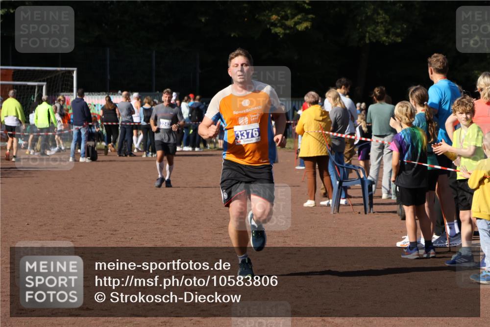 27.09.2026 - 35. Volkslauf durch das schöne Alstertal Strokosch-Dieckow http://msf.ph/oto/10583806 27.09.2026 11:22:21 Ziel 3242, 3376 meine-sportfotos.de