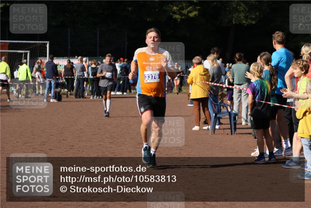 27.09.2026 - 35. Volkslauf durch das schöne Alstertal Strokosch-Dieckow http://msf.ph/oto/10583813 27.09.2026 11:22:21 Ziel 3242, 3376 meine-sportfotos.de