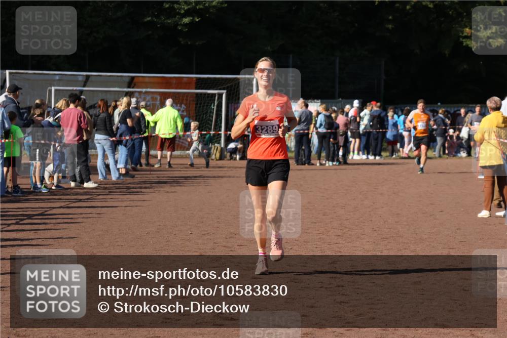 27.09.2026 - 35. Volkslauf durch das schöne Alstertal Strokosch-Dieckow http://msf.ph/oto/10583830 27.09.2026 11:22:12 Ziel 3289 meine-sportfotos.de