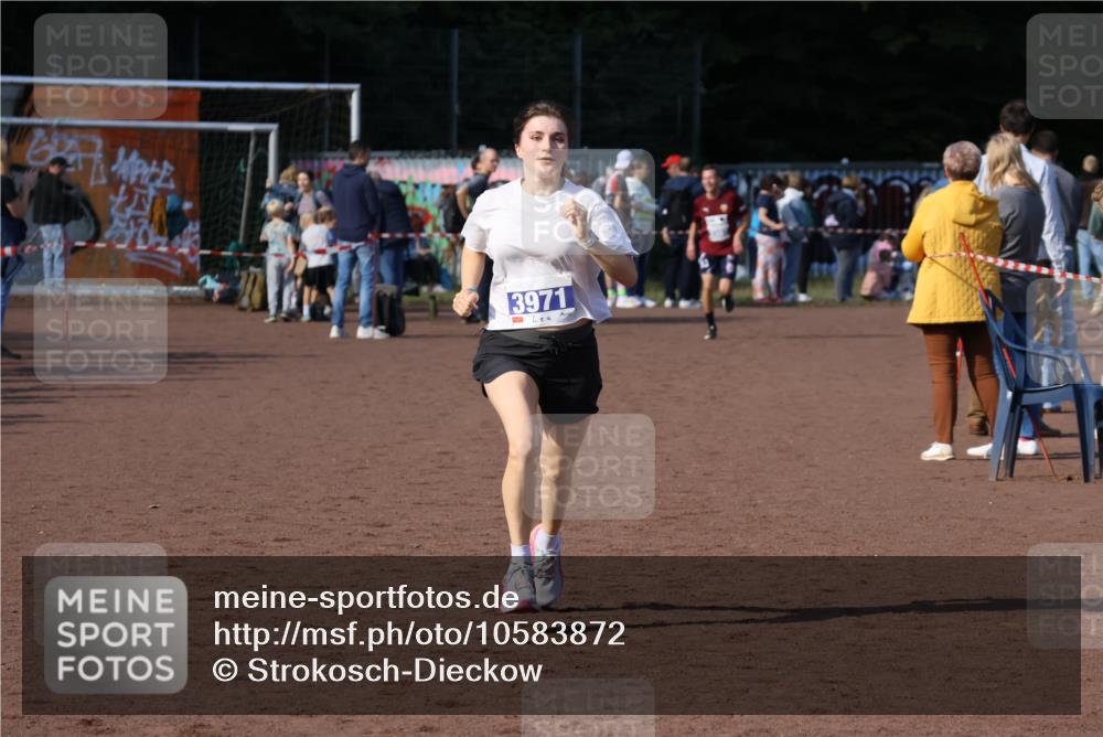 27.09.2026 - 35. Volkslauf durch das schöne Alstertal Strokosch-Dieckow http://msf.ph/oto/10583872 27.09.2026 11:21:47 Ziel 3971 meine-sportfotos.de