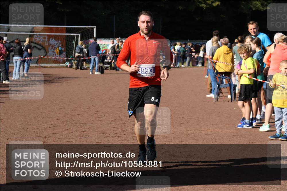 27.09.2026 - 35. Volkslauf durch das schöne Alstertal Strokosch-Dieckow http://msf.ph/oto/10583881 27.09.2026 11:21:35 Ziel 1403, 3993 meine-sportfotos.de