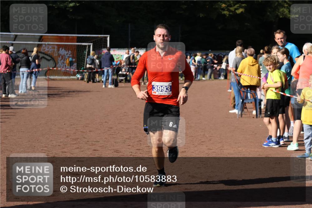 27.09.2026 - 35. Volkslauf durch das schöne Alstertal Strokosch-Dieckow http://msf.ph/oto/10583883 27.09.2026 11:21:35 Ziel 1403, 3993 meine-sportfotos.de