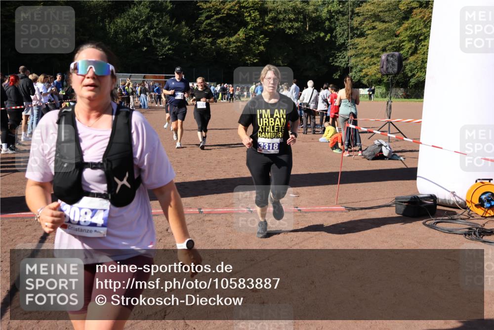 27.09.2026 - 35. Volkslauf durch das schöne Alstertal Strokosch-Dieckow http://msf.ph/oto/10583887 27.09.2026 11:42:23 Ziel 3054, 3055, 3083, 3084, 3318, 3419 meine-sportfotos.de