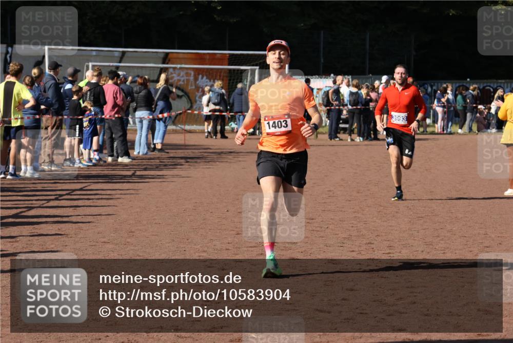 27.09.2026 - 35. Volkslauf durch das schöne Alstertal Strokosch-Dieckow http://msf.ph/oto/10583904 27.09.2026 11:21:31 Ziel 1403, 3993 meine-sportfotos.de