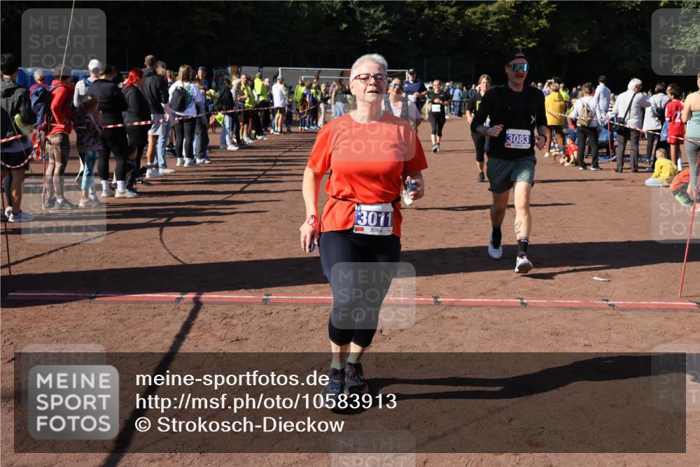 27.09.2026 - 35. Volkslauf durch das schöne Alstertal Strokosch-Dieckow http://msf.ph/oto/10583913 27.09.2026 11:42:19 Ziel 3011, 3054, 3055, 3083, 3084, 3170, 3318, 3352, 3419 meine-sportfotos.de