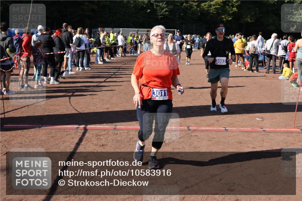 27.09.2026 - 35. Volkslauf durch das schöne Alstertal Strokosch-Dieckow http://msf.ph/oto/10583916 27.09.2026 11:42:19 Ziel 3011, 3054, 3055, 3083, 3084, 3170, 3318, 3352, 3419 meine-sportfotos.de
