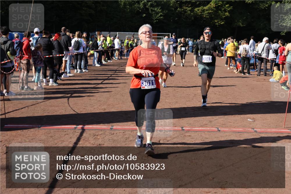 27.09.2026 - 35. Volkslauf durch das schöne Alstertal Strokosch-Dieckow http://msf.ph/oto/10583923 27.09.2026 11:42:19 Ziel 3011, 3054, 3055, 3083, 3084, 3170, 3318, 3352, 3419 meine-sportfotos.de