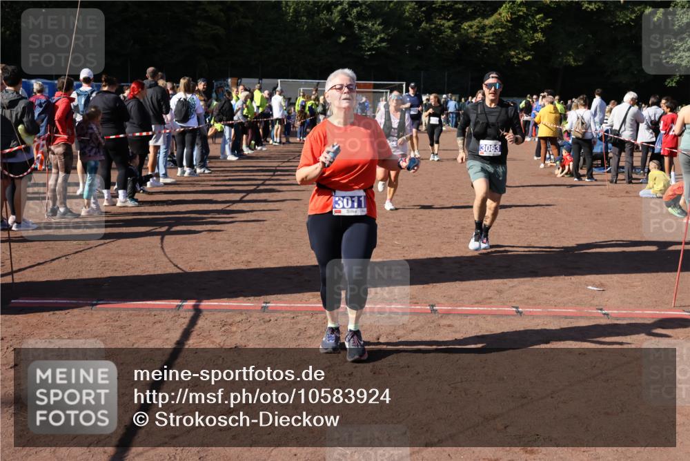 27.09.2026 - 35. Volkslauf durch das schöne Alstertal Strokosch-Dieckow http://msf.ph/oto/10583924 27.09.2026 11:42:19 Ziel 3011, 3054, 3055, 3083, 3084, 3170, 3318, 3352, 3419 meine-sportfotos.de