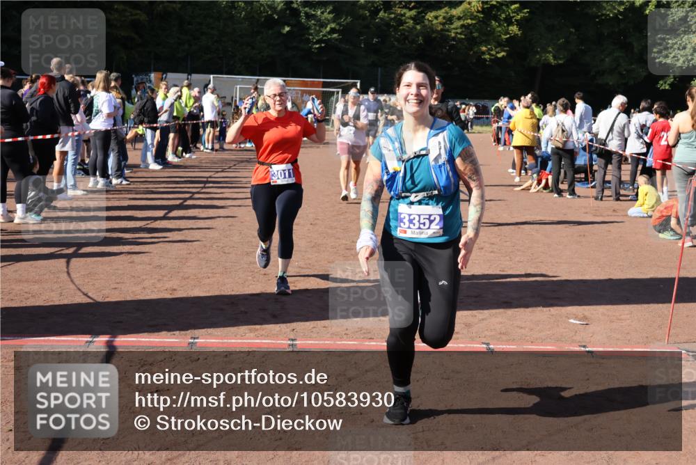27.09.2026 - 35. Volkslauf durch das schöne Alstertal Strokosch-Dieckow http://msf.ph/oto/10583930 27.09.2026 11:42:18 Ziel 3011, 3054, 3055, 3083, 3084, 3170, 3318, 3337, 3338, 3352 meine-sportfotos.de