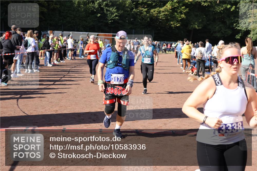 27.09.2026 - 35. Volkslauf durch das schöne Alstertal Strokosch-Dieckow http://msf.ph/oto/10583936 27.09.2026 11:42:15 Ziel 3011, 3083, 3084, 3170, 3318, 3337, 3338, 3352 meine-sportfotos.de