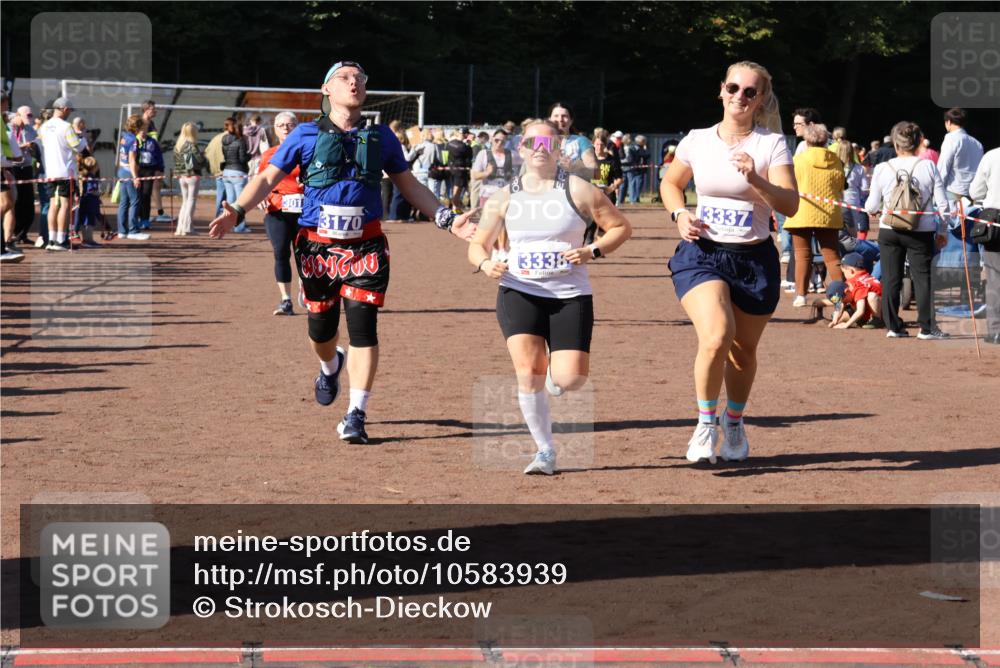 27.09.2026 - 35. Volkslauf durch das schöne Alstertal Strokosch-Dieckow http://msf.ph/oto/10583939 27.09.2026 11:42:13 Ziel 3011, 3083, 3084, 3143, 3170, 3337, 3338, 3352 meine-sportfotos.de