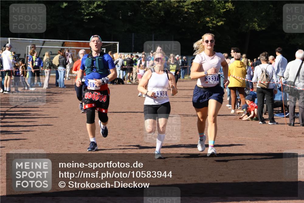 27.09.2026 - 35. Volkslauf durch das schöne Alstertal Strokosch-Dieckow http://msf.ph/oto/10583944 27.09.2026 11:42:13 Ziel 3011, 3083, 3084, 3143, 3170, 3337, 3338, 3352 meine-sportfotos.de
