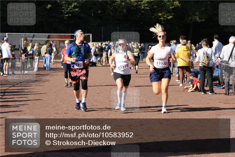 27.09.2026 - 35. Volkslauf durch das schöne Alstertal Strokosch-Dieckow http://msf.ph/oto/10583952 27.09.2026 11:42:12 Ziel 3011, 3083, 3143, 3170, 3337, 3338, 3352 meine-sportfotos.de