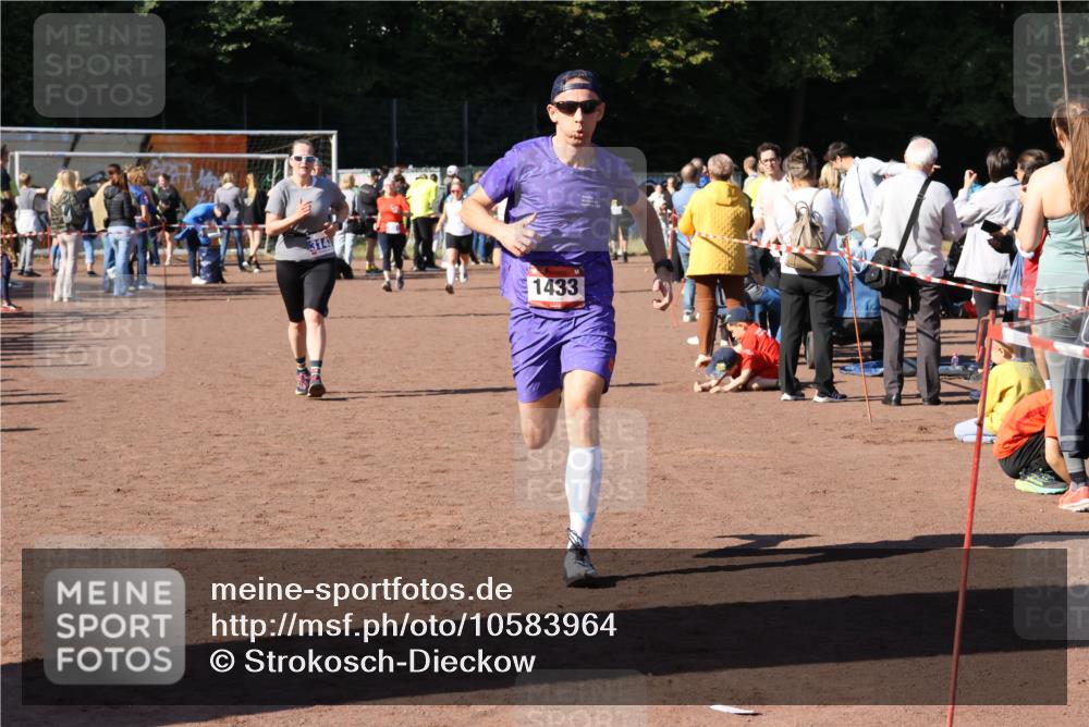 27.09.2026 - 35. Volkslauf durch das schöne Alstertal Strokosch-Dieckow http://msf.ph/oto/10583964 27.09.2026 11:42:04 Ziel 1433, 3143 meine-sportfotos.de