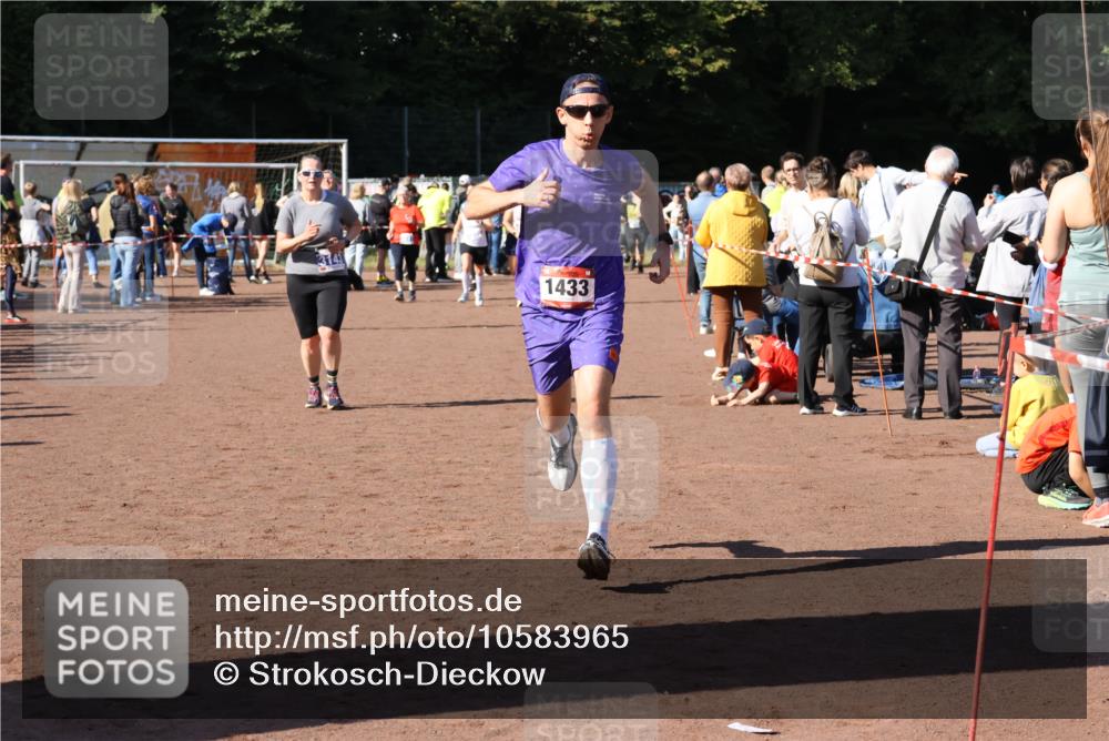 27.09.2026 - 35. Volkslauf durch das schöne Alstertal Strokosch-Dieckow http://msf.ph/oto/10583965 27.09.2026 11:42:04 Ziel 1433, 3143 meine-sportfotos.de