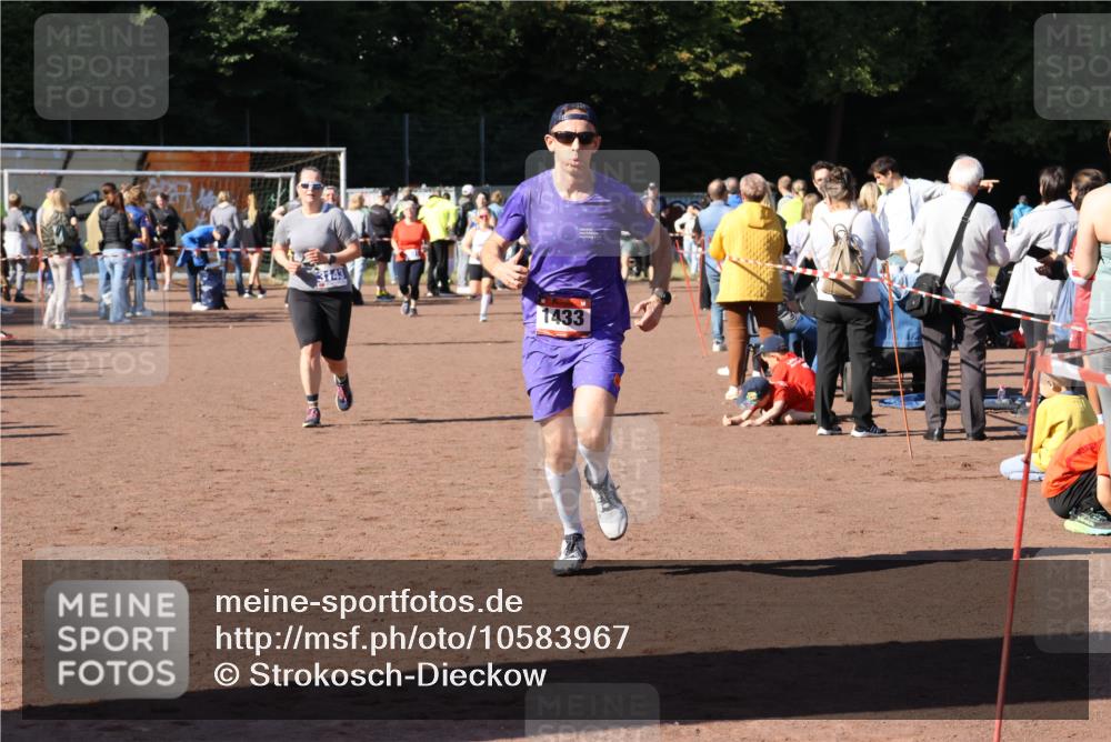 27.09.2026 - 35. Volkslauf durch das schöne Alstertal Strokosch-Dieckow http://msf.ph/oto/10583967 27.09.2026 11:42:04 Ziel 1433, 3143 meine-sportfotos.de