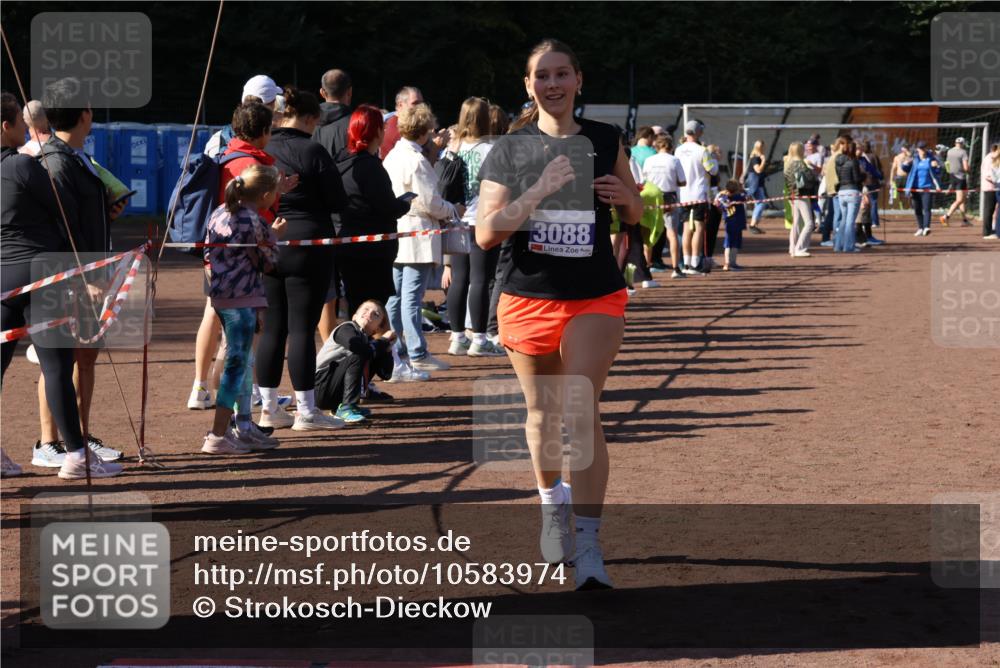 27.09.2026 - 35. Volkslauf durch das schöne Alstertal Strokosch-Dieckow http://msf.ph/oto/10583974 27.09.2026 11:41:40 Ziel 3088 meine-sportfotos.de