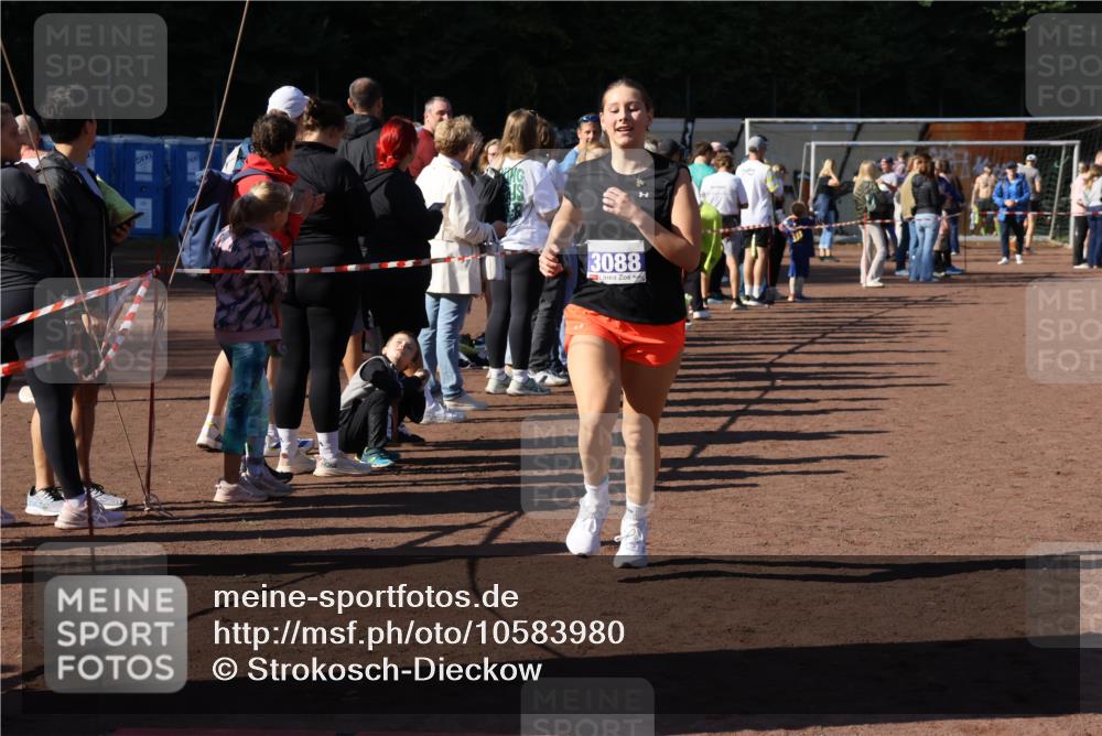 27.09.2026 - 35. Volkslauf durch das schöne Alstertal Strokosch-Dieckow http://msf.ph/oto/10583980 27.09.2026 11:41:40 Ziel 3088 meine-sportfotos.de