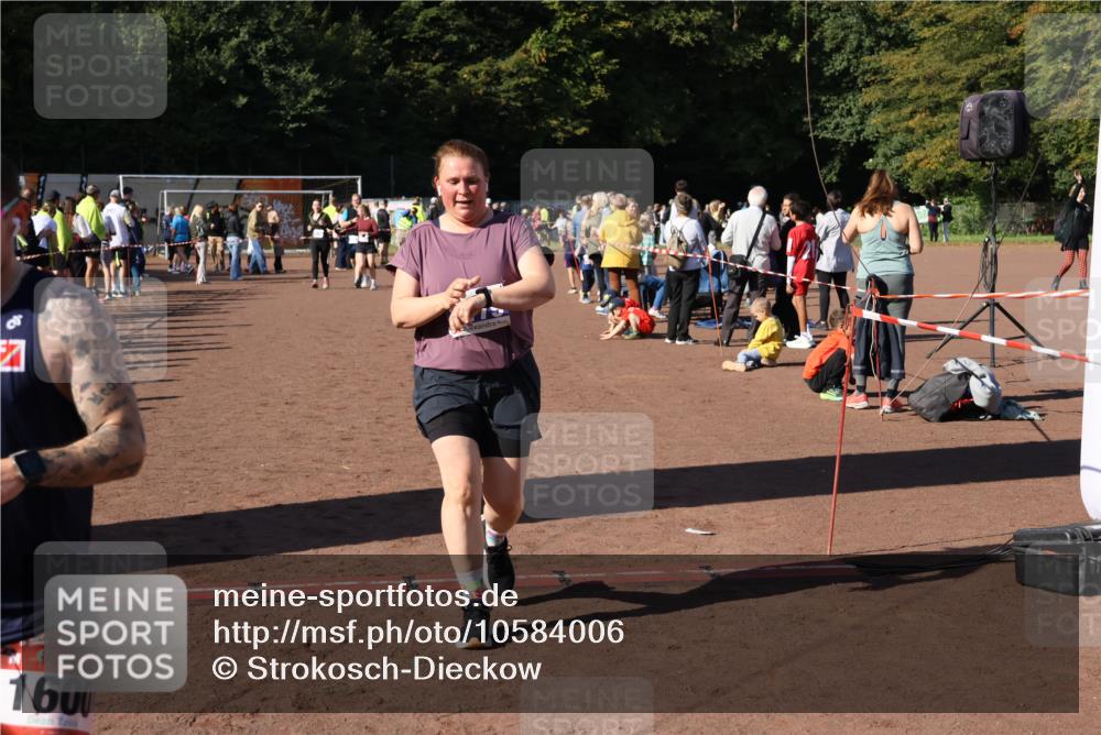 27.09.2026 - 35. Volkslauf durch das schöne Alstertal Strokosch-Dieckow http://msf.ph/oto/10584006 27.09.2026 11:41:05 Ziel 1600, 1746, 3179 meine-sportfotos.de