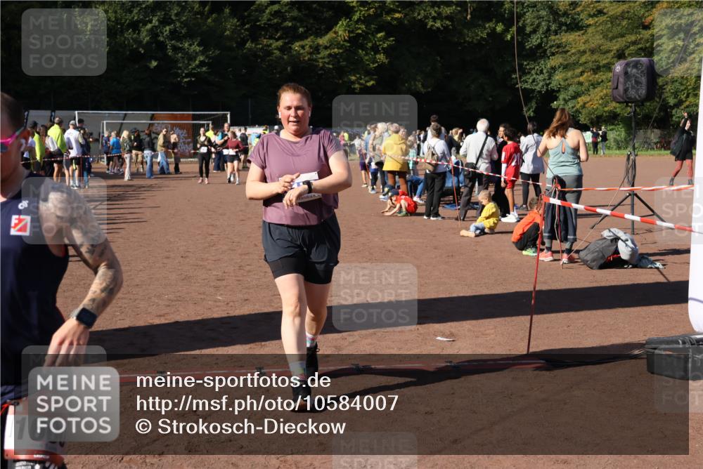 27.09.2026 - 35. Volkslauf durch das schöne Alstertal Strokosch-Dieckow http://msf.ph/oto/10584007 27.09.2026 11:41:05 Ziel 1600, 1746, 3179 meine-sportfotos.de