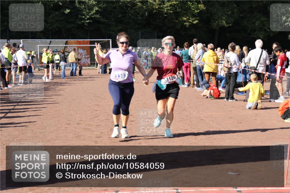 27.09.2026 - 35. Volkslauf durch das schöne Alstertal Strokosch-Dieckow http://msf.ph/oto/10584059 27.09.2026 11:40:44 Ziel 1126, 3393 meine-sportfotos.de