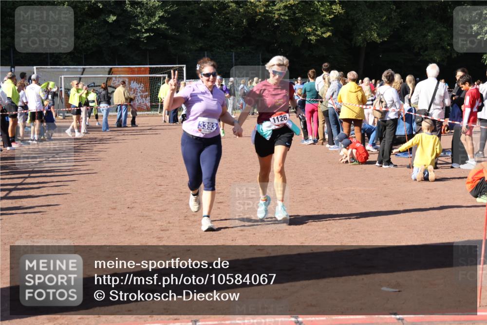 27.09.2026 - 35. Volkslauf durch das schöne Alstertal Strokosch-Dieckow http://msf.ph/oto/10584067 27.09.2026 11:40:44 Ziel 1126, 3393 meine-sportfotos.de