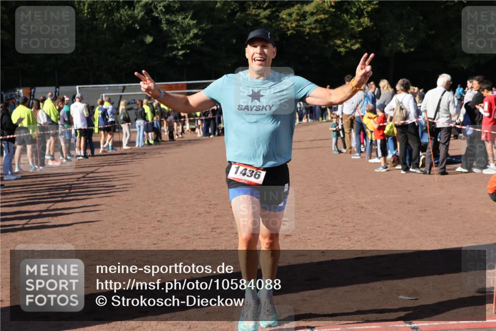 27.09.2026 - 35. Volkslauf durch das schöne Alstertal Strokosch-Dieckow http://msf.ph/oto/10584088 27.09.2026 11:37:38 Ziel 1436, 3053 meine-sportfotos.de