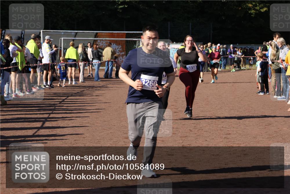 27.09.2026 - 35. Volkslauf durch das schöne Alstertal Strokosch-Dieckow http://msf.ph/oto/10584089 27.09.2026 11:40:35 Ziel 1456, 3037, 3260, 3381 meine-sportfotos.de