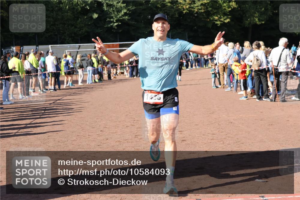 27.09.2026 - 35. Volkslauf durch das schöne Alstertal Strokosch-Dieckow http://msf.ph/oto/10584093 27.09.2026 11:37:37 Ziel 1436 meine-sportfotos.de