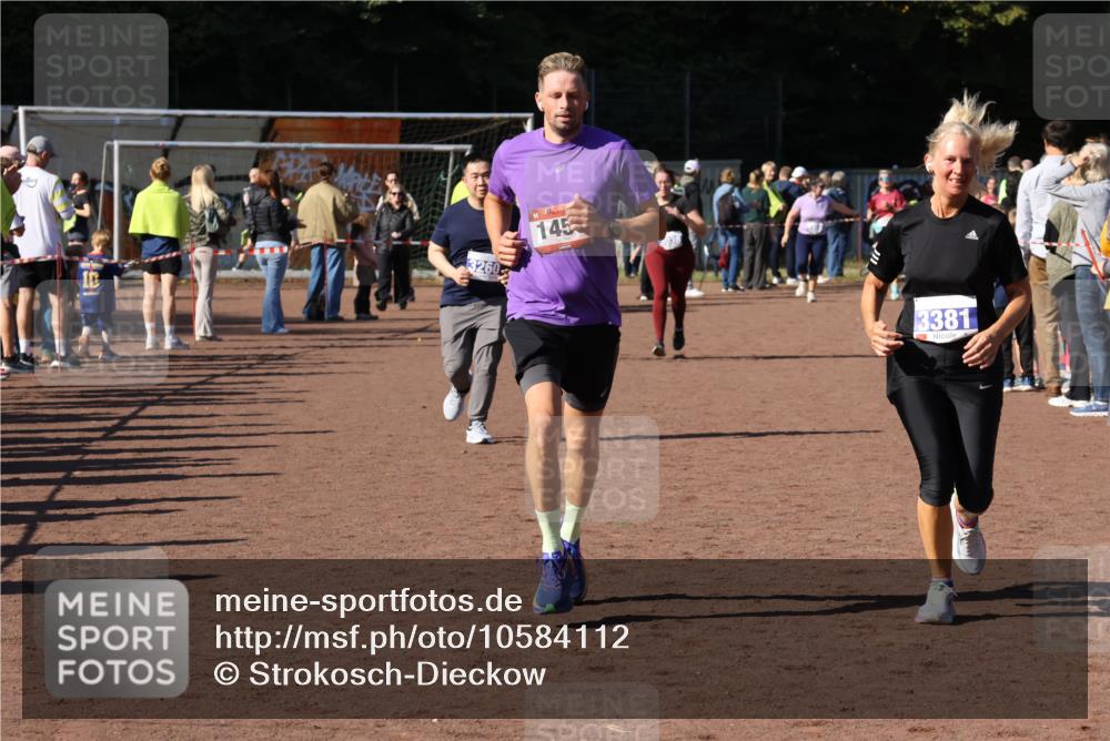 27.09.2026 - 35. Volkslauf durch das schöne Alstertal Strokosch-Dieckow http://msf.ph/oto/10584112 27.09.2026 11:40:30 Ziel 1456, 3037, 3260, 3381 meine-sportfotos.de
