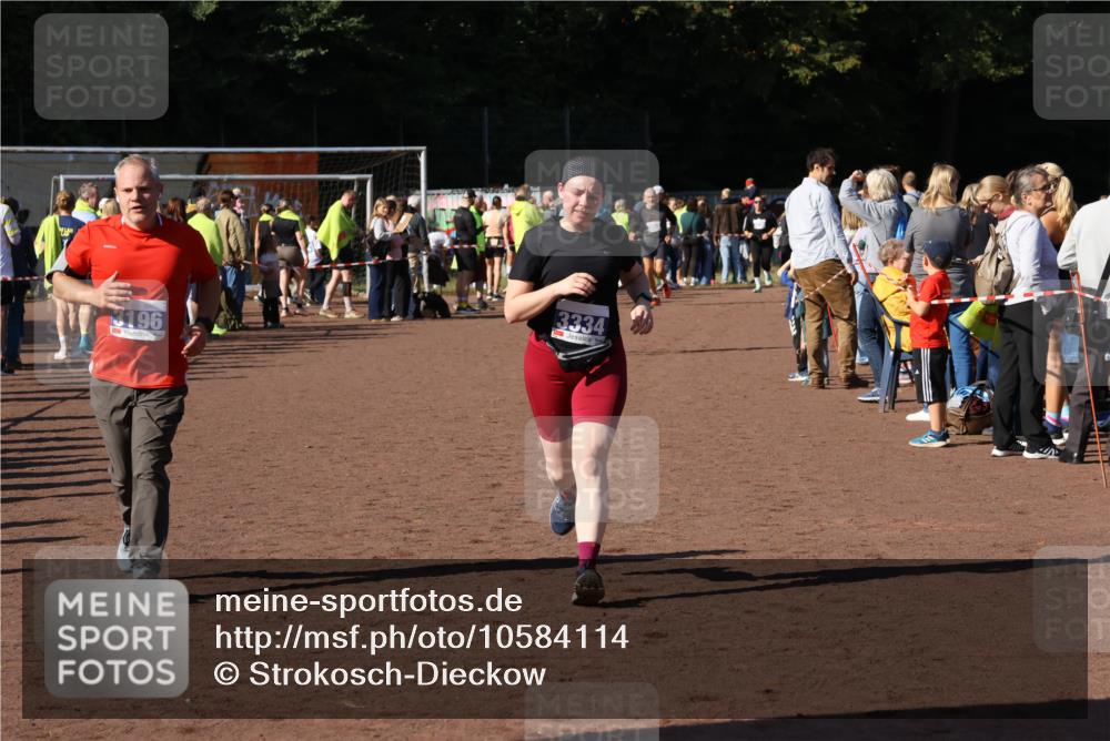 27.09.2026 - 35. Volkslauf durch das schöne Alstertal Strokosch-Dieckow http://msf.ph/oto/10584114 27.09.2026 11:37:30 Ziel 1436, 3196, 3324, 3334 meine-sportfotos.de