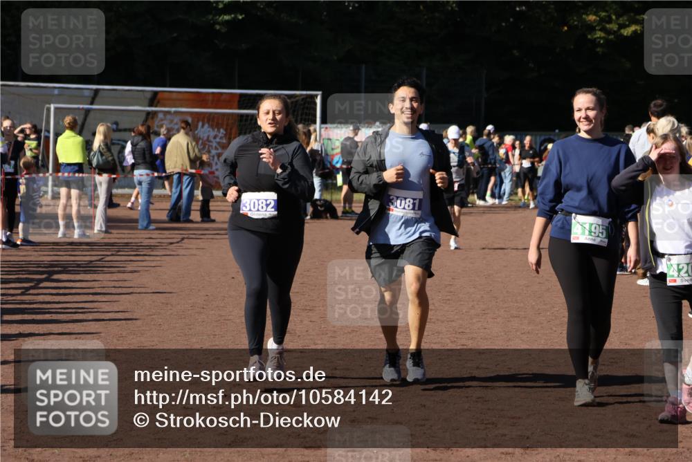 27.09.2026 - 35. Volkslauf durch das schöne Alstertal Strokosch-Dieckow http://msf.ph/oto/10584142 27.09.2026 11:40:13 Ziel 1458, 3081, 3082, 4195, 4198, 4199, 4200 meine-sportfotos.de