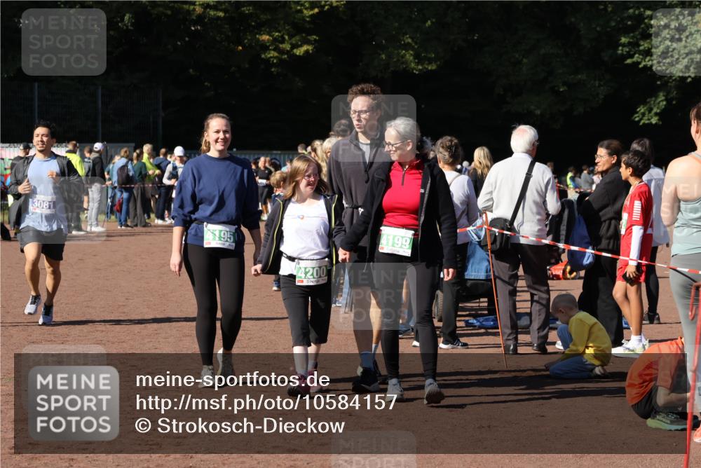 27.09.2026 - 35. Volkslauf durch das schöne Alstertal Strokosch-Dieckow http://msf.ph/oto/10584157 27.09.2026 11:40:10 Ziel 1450, 3081, 3082, 4198, 4199 meine-sportfotos.de