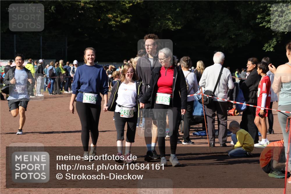 27.09.2026 - 35. Volkslauf durch das schöne Alstertal Strokosch-Dieckow http://msf.ph/oto/10584161 27.09.2026 11:40:10 Ziel 1450, 3081, 3082, 4198, 4199 meine-sportfotos.de
