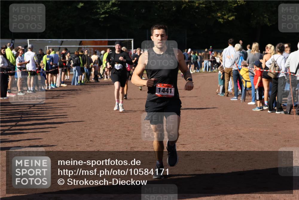 27.09.2026 - 35. Volkslauf durch das schöne Alstertal Strokosch-Dieckow http://msf.ph/oto/10584171 27.09.2026 11:37:17 Ziel 1441, 3096, 3097, 3187, 3974 meine-sportfotos.de