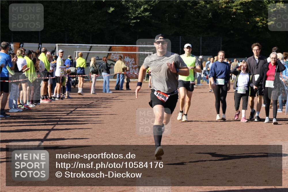 27.09.2026 - 35. Volkslauf durch das schöne Alstertal Strokosch-Dieckow http://msf.ph/oto/10584176 27.09.2026 11:40:04 Ziel 1450, 1698 meine-sportfotos.de