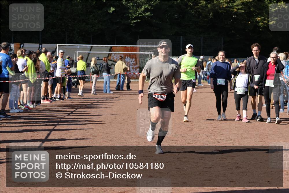 27.09.2026 - 35. Volkslauf durch das schöne Alstertal Strokosch-Dieckow http://msf.ph/oto/10584180 27.09.2026 11:40:04 Ziel 1450, 1698 meine-sportfotos.de