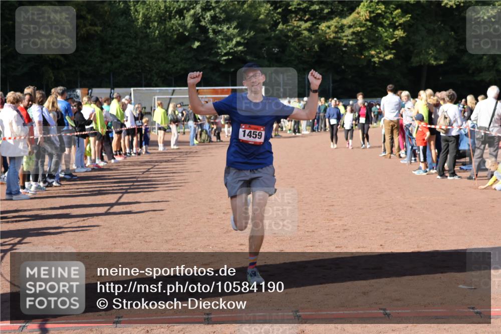27.09.2026 - 35. Volkslauf durch das schöne Alstertal Strokosch-Dieckow http://msf.ph/oto/10584190 27.09.2026 11:39:48 Ziel 1459 meine-sportfotos.de