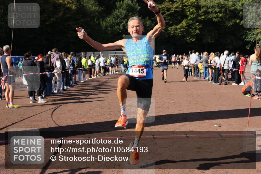 27.09.2026 - 35. Volkslauf durch das schöne Alstertal Strokosch-Dieckow http://msf.ph/oto/10584193 27.09.2026 11:37:09 Ziel 1441, 1445, 3096, 3097, 3386, 3387 meine-sportfotos.de
